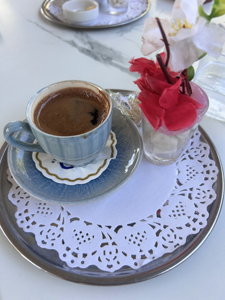 Kuşadasi Avm Mado Cafe-3