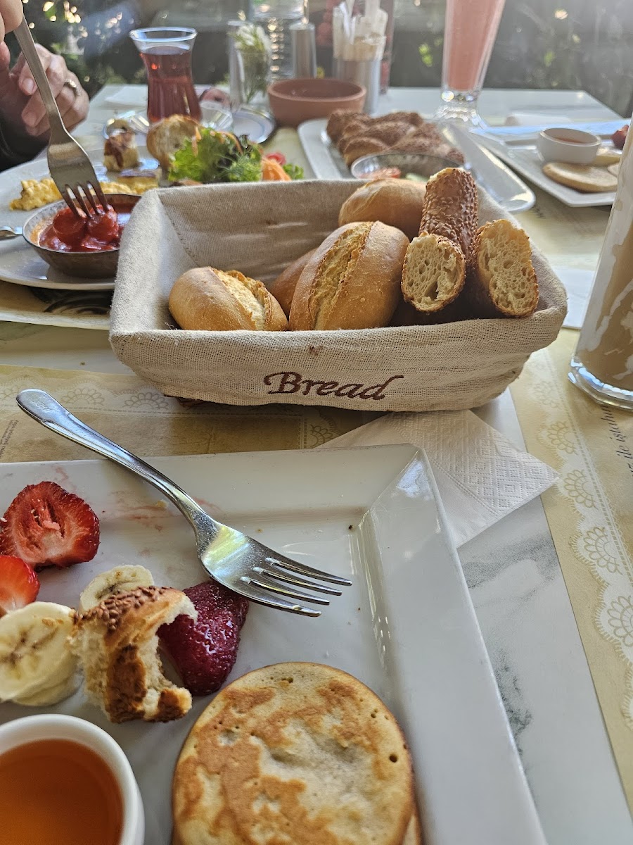 Kuşadasi Avm Mado Cafe-7